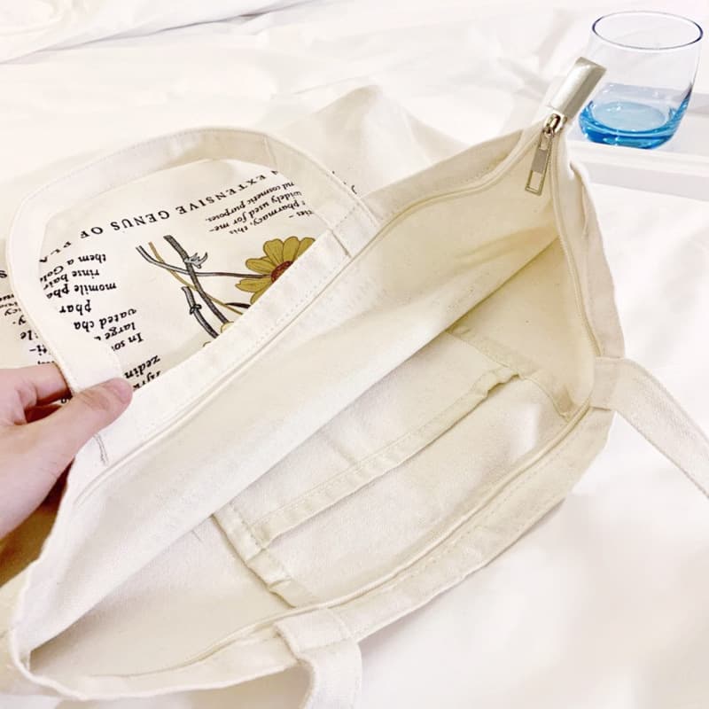 Casual versatile canvas bag for women to wear cross-body
